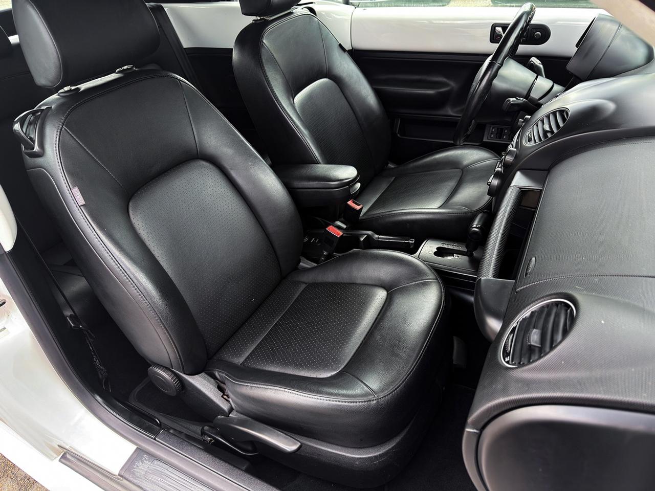 2010 Volkswagen New Beetle Comfortline Convertible Photo