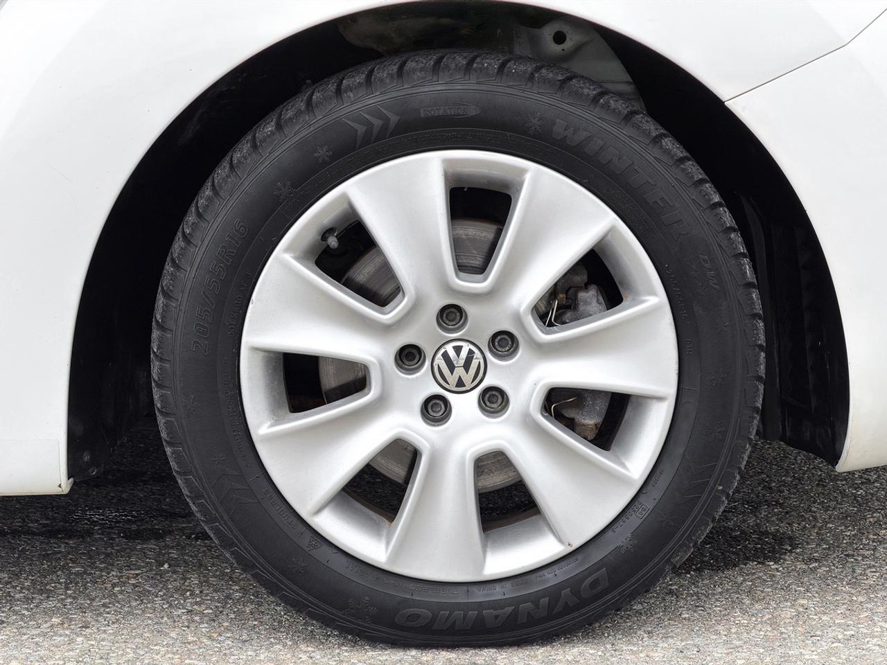 2010 Volkswagen New Beetle Comfortline Convertible Photo