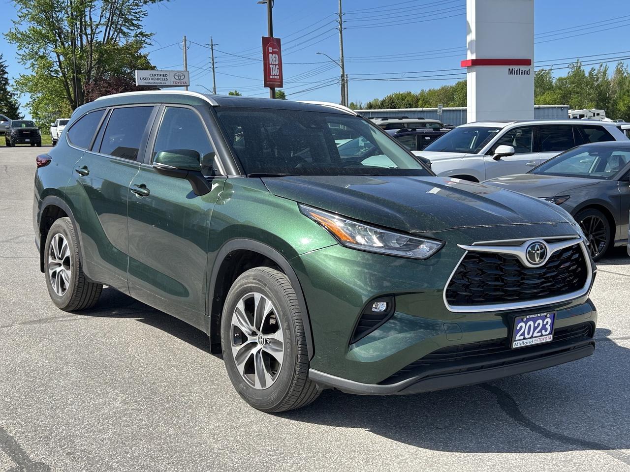 2023 Toyota Highlander XLE   Power Moonroof   Heated Front Seats Photo