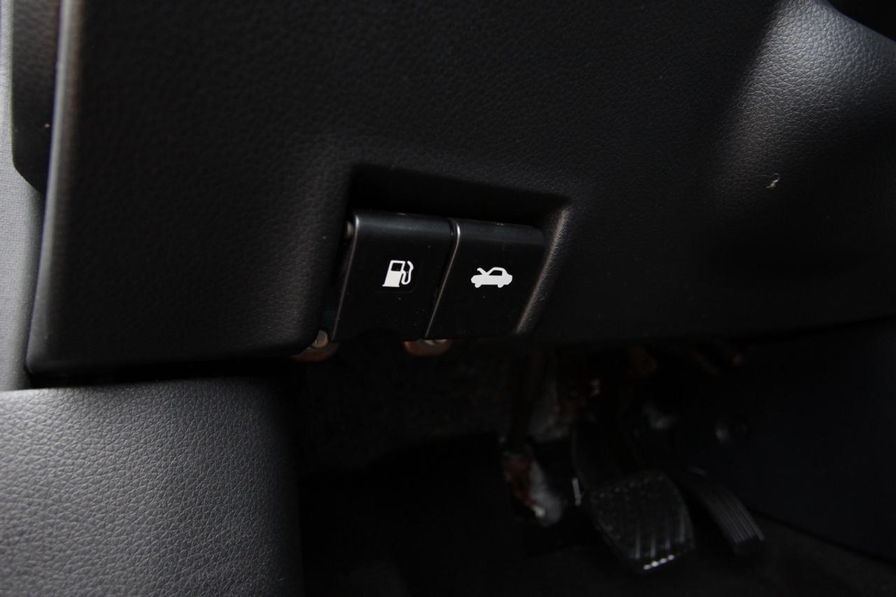 2014 Nissan Sentra SV - NO ACCIDENTS DEALER SERVICED Photo