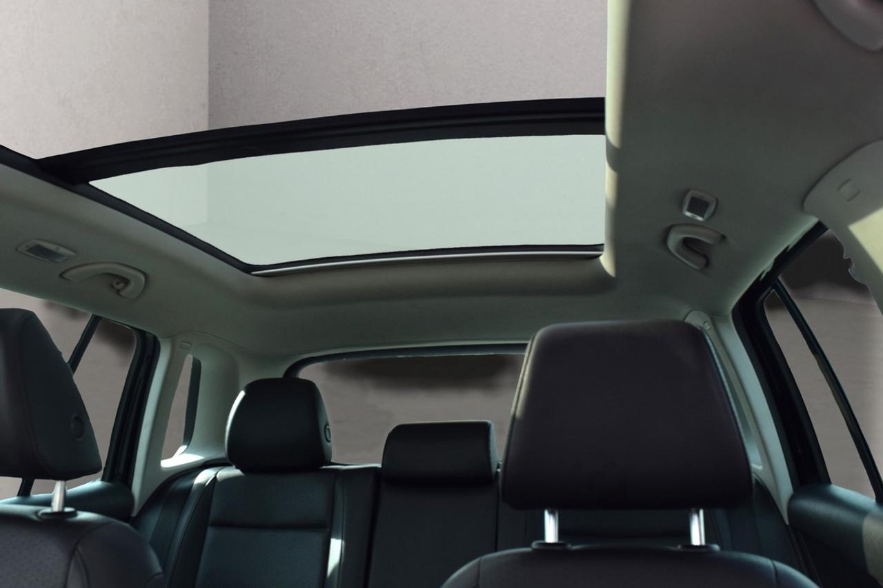 2015 Volkswagen Tiguan S Photo