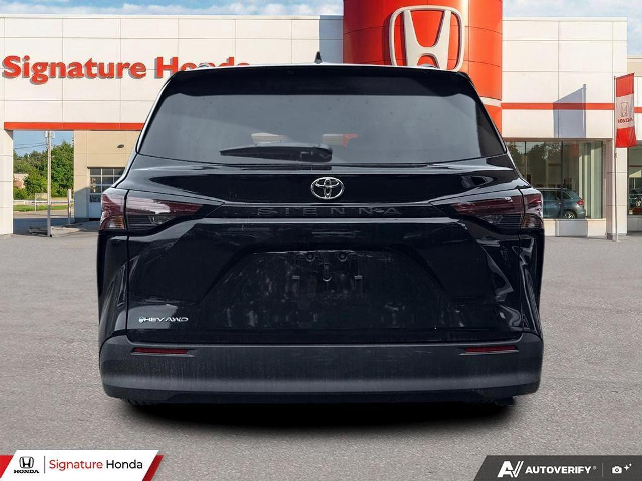 2026 Toyota Sienna LE Photo