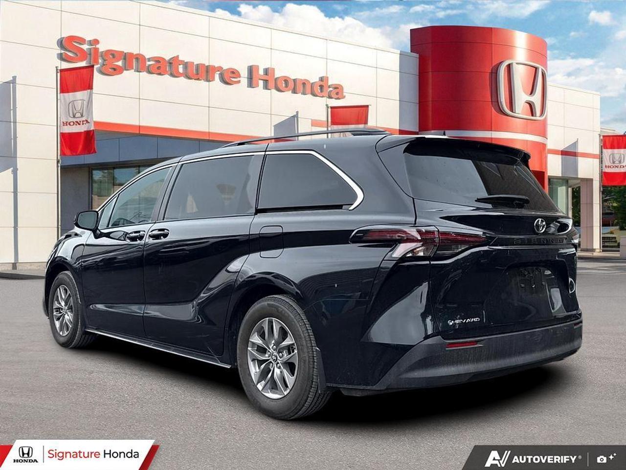 2026 Toyota Sienna LE Photo