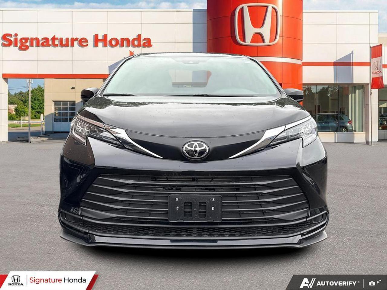 2026 Toyota Sienna LE Photo