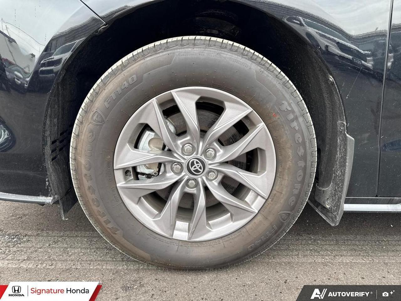 2026 Toyota Sienna LE Photo