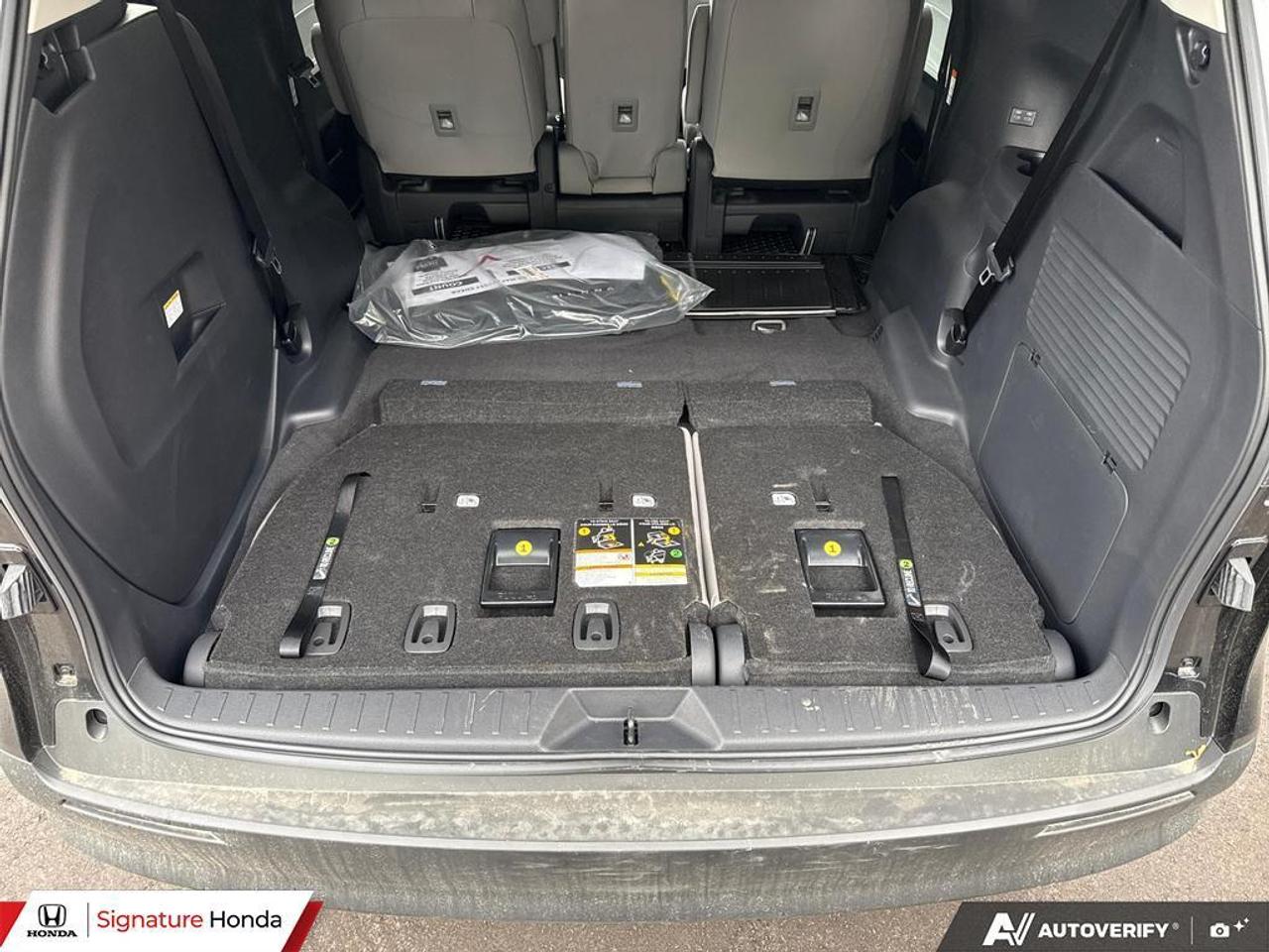 2026 Toyota Sienna LE Photo