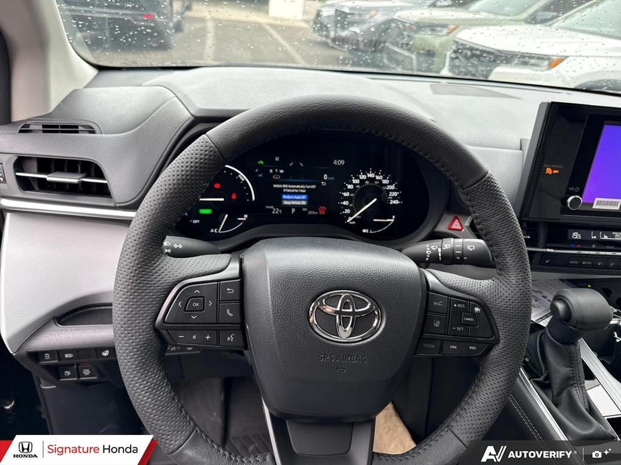2026 Toyota Sienna LE Photo