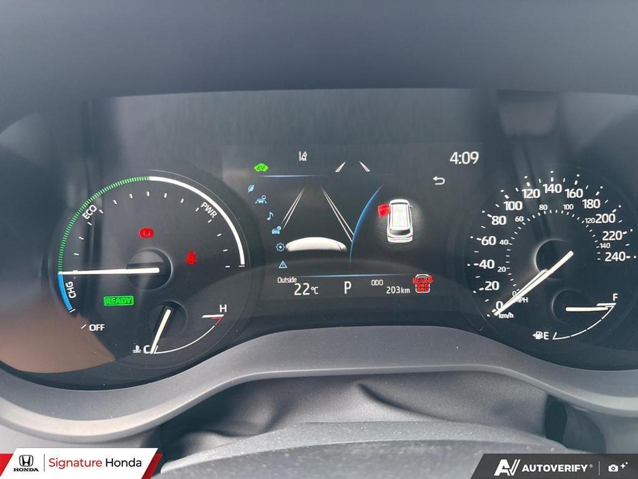 2026 Toyota Sienna LE Photo