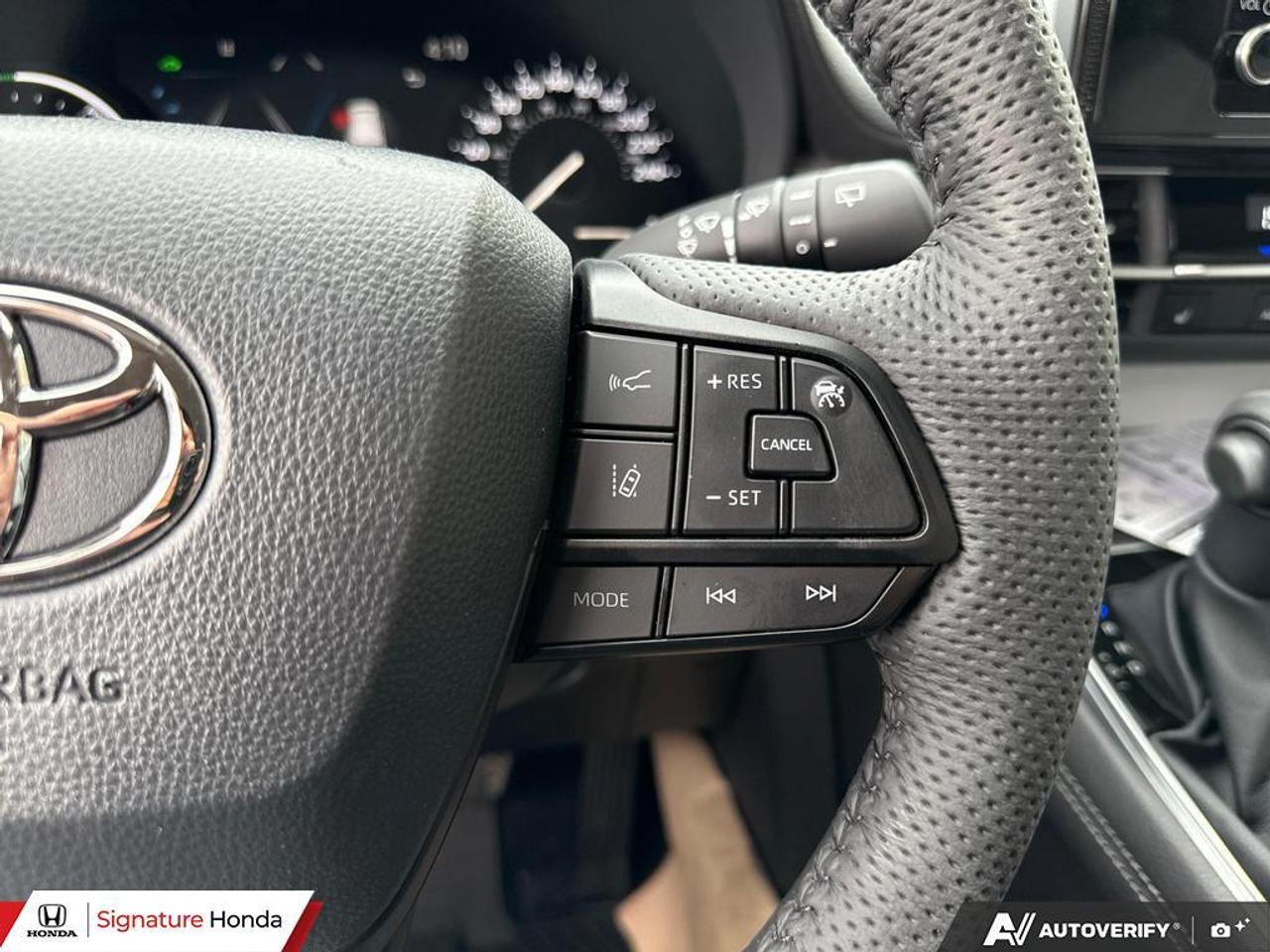 2026 Toyota Sienna LE Photo