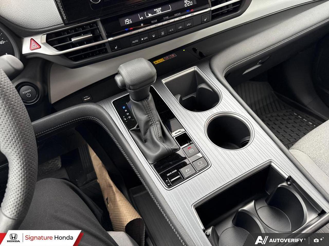 2026 Toyota Sienna LE Photo