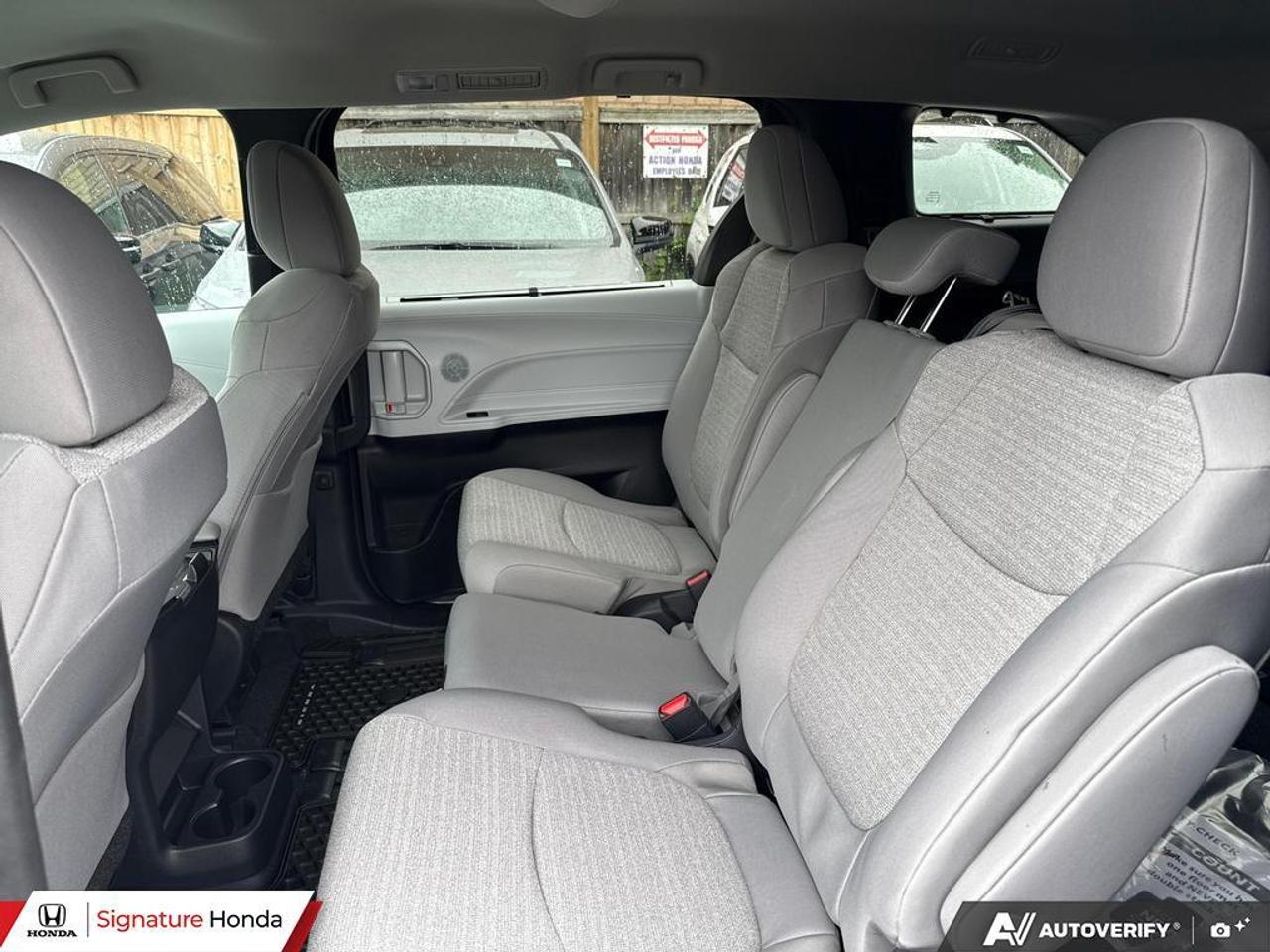 2026 Toyota Sienna LE Photo