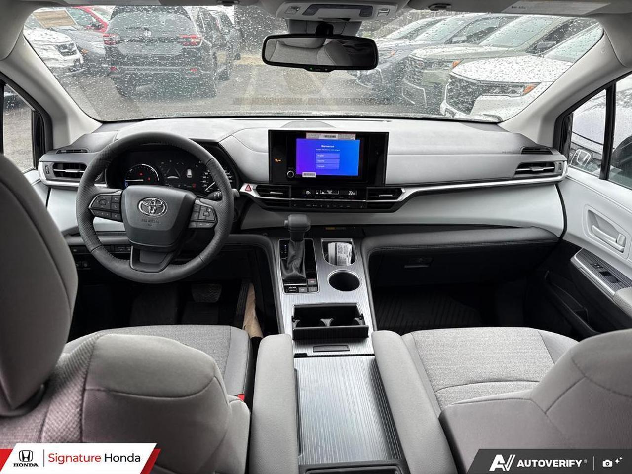 2026 Toyota Sienna LE Photo