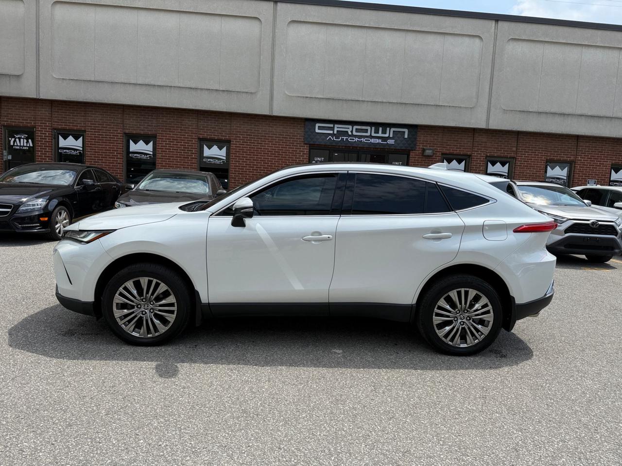 2024 Toyota Venza LIMITED AWD ,NAVIGATION,  PANORAMIC ROOF, LEATHER Photo