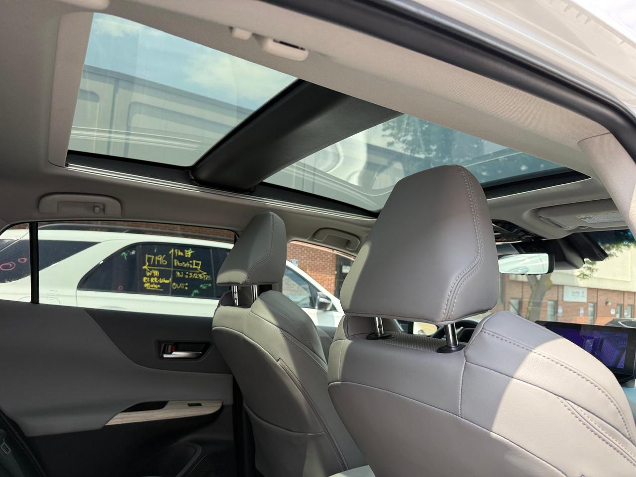 2024 Toyota Venza LIMITED AWD ,NAVIGATION,  PANORAMIC ROOF, LEATHER Photo