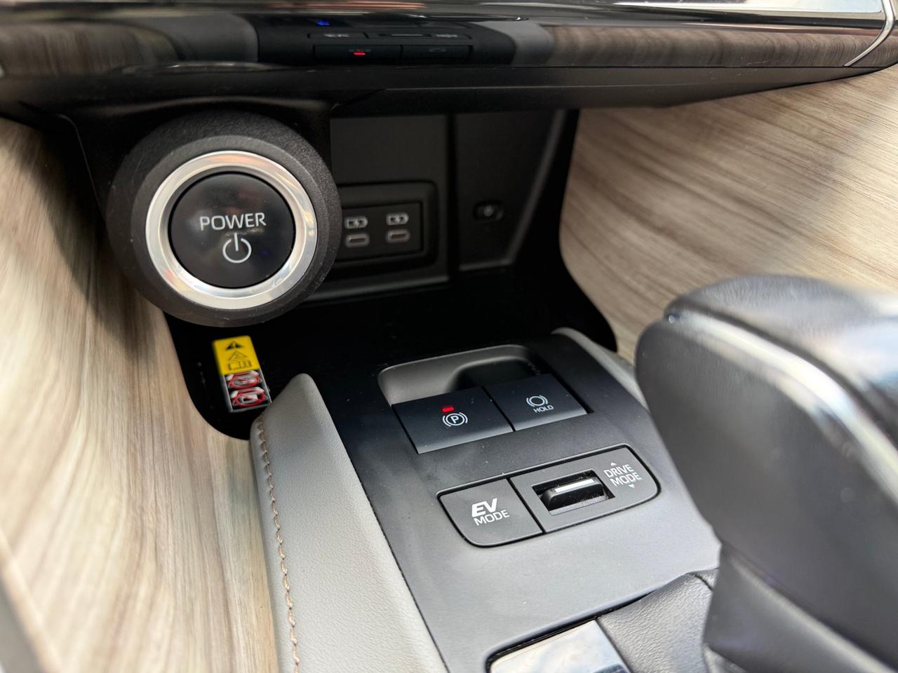 2024 Toyota Venza LIMITED AWD ,NAVIGATION,  PANORAMIC ROOF, LEATHER Photo