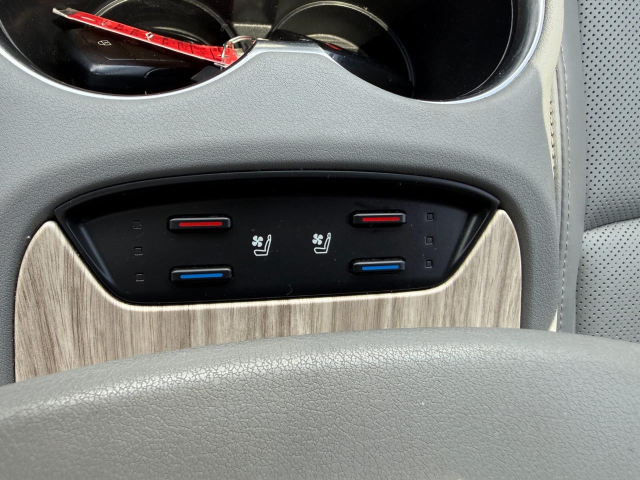 2024 Toyota Venza LIMITED AWD ,NAVIGATION,  PANORAMIC ROOF, LEATHER Photo