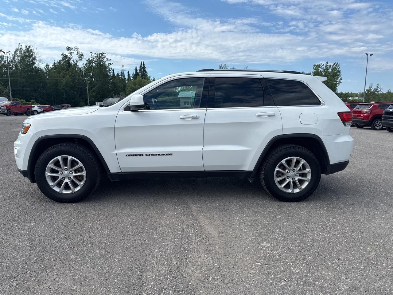 2021 Jeep Grand Cherokee Laredo - htd seats/wheel - remote start Photo
