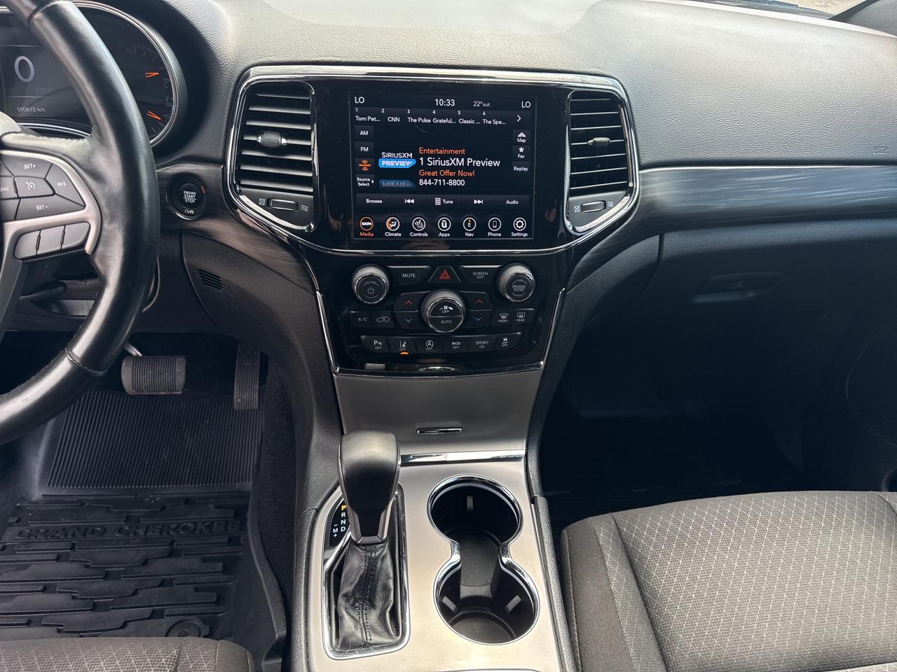 2021 Jeep Grand Cherokee Laredo - htd seats/wheel - remote start Photo