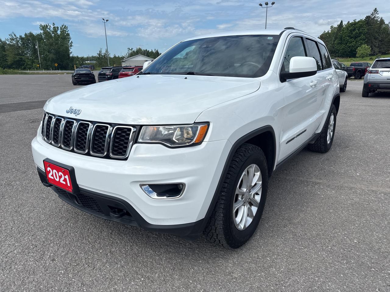 2021 Jeep Grand Cherokee Laredo - htd seats/wheel - remote start Photo