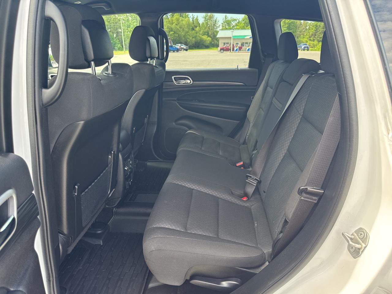2021 Jeep Grand Cherokee Laredo - htd seats/wheel - remote start Photo