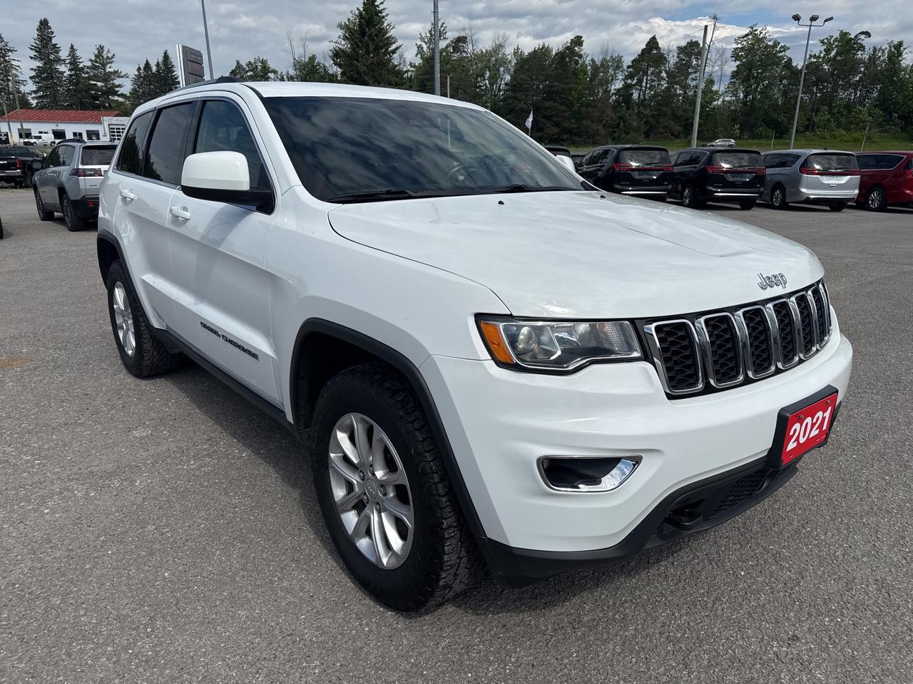 2021 Jeep Grand Cherokee Laredo - htd seats/wheel - remote start Photo