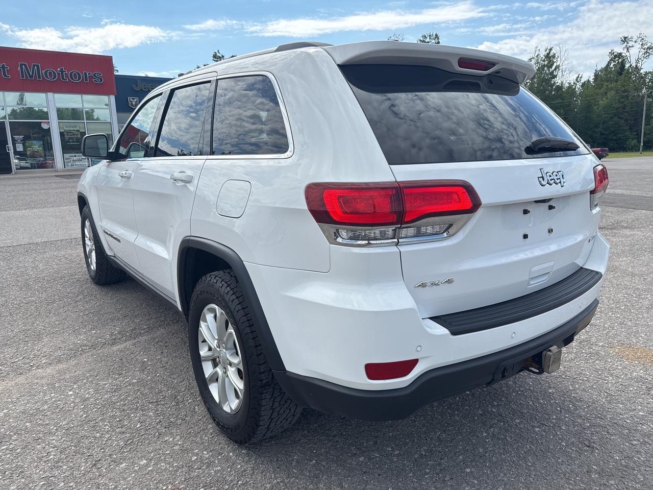 2021 Jeep Grand Cherokee Laredo - htd seats/wheel - remote start Photo