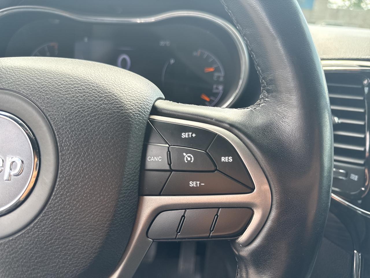 2021 Jeep Grand Cherokee Laredo - htd seats/wheel - remote start Photo