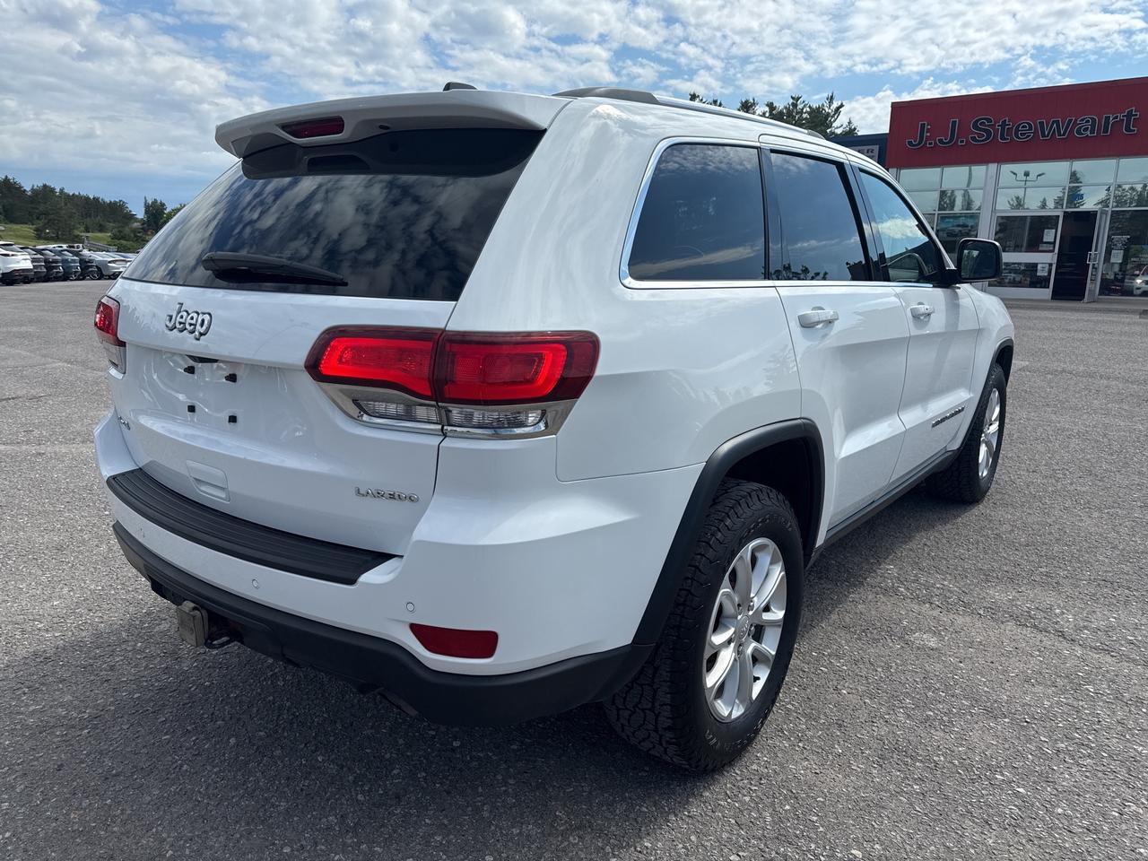 2021 Jeep Grand Cherokee Laredo - htd seats/wheel - remote start Photo