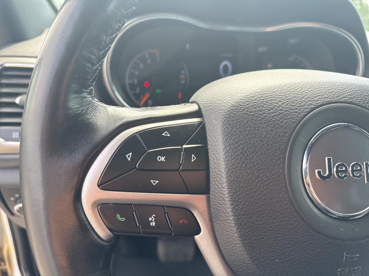 2021 Jeep Grand Cherokee Laredo - htd seats/wheel - remote start Photo