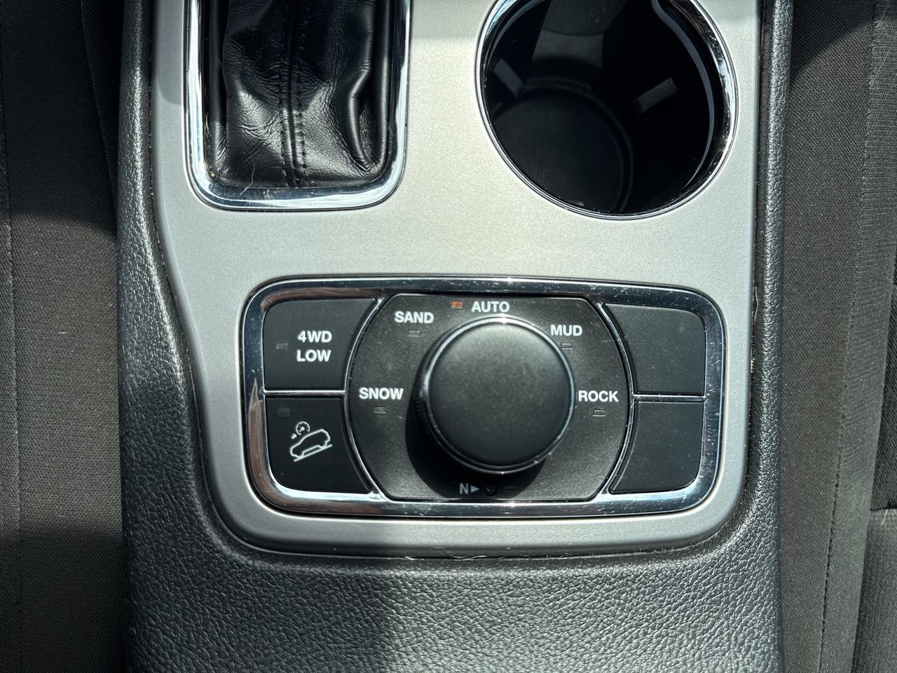 2021 Jeep Grand Cherokee Laredo - htd seats/wheel - remote start Photo