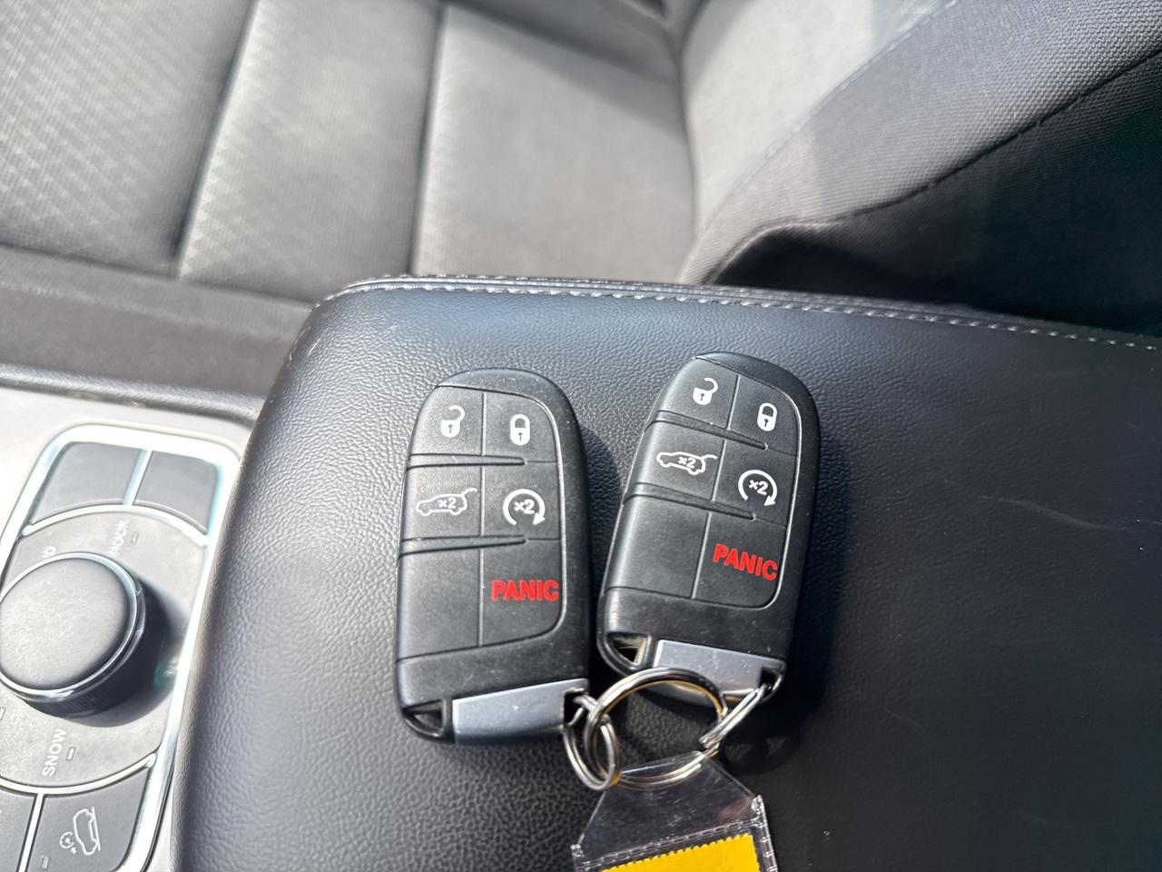 2021 Jeep Grand Cherokee Laredo - htd seats/wheel - remote start Photo