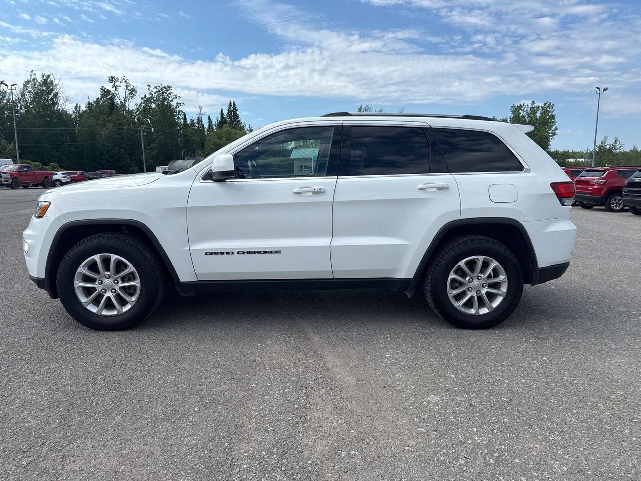 2021 Jeep Grand Cherokee Laredo - htd seats/wheel - remote start Photo5