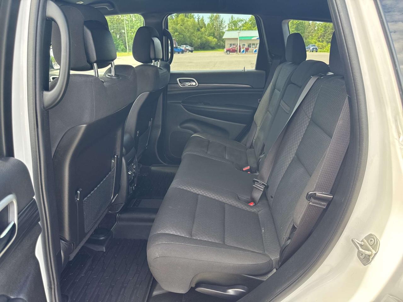 2021 Jeep Grand Cherokee Laredo - htd seats/wheel - remote start Photo