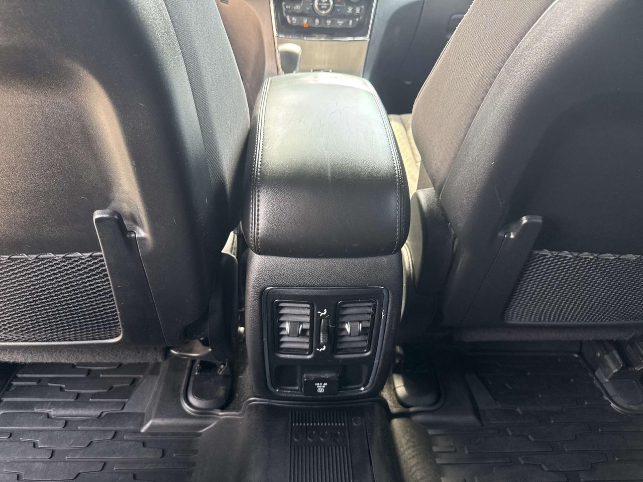 2021 Jeep Grand Cherokee Laredo - htd seats/wheel - remote start Photo