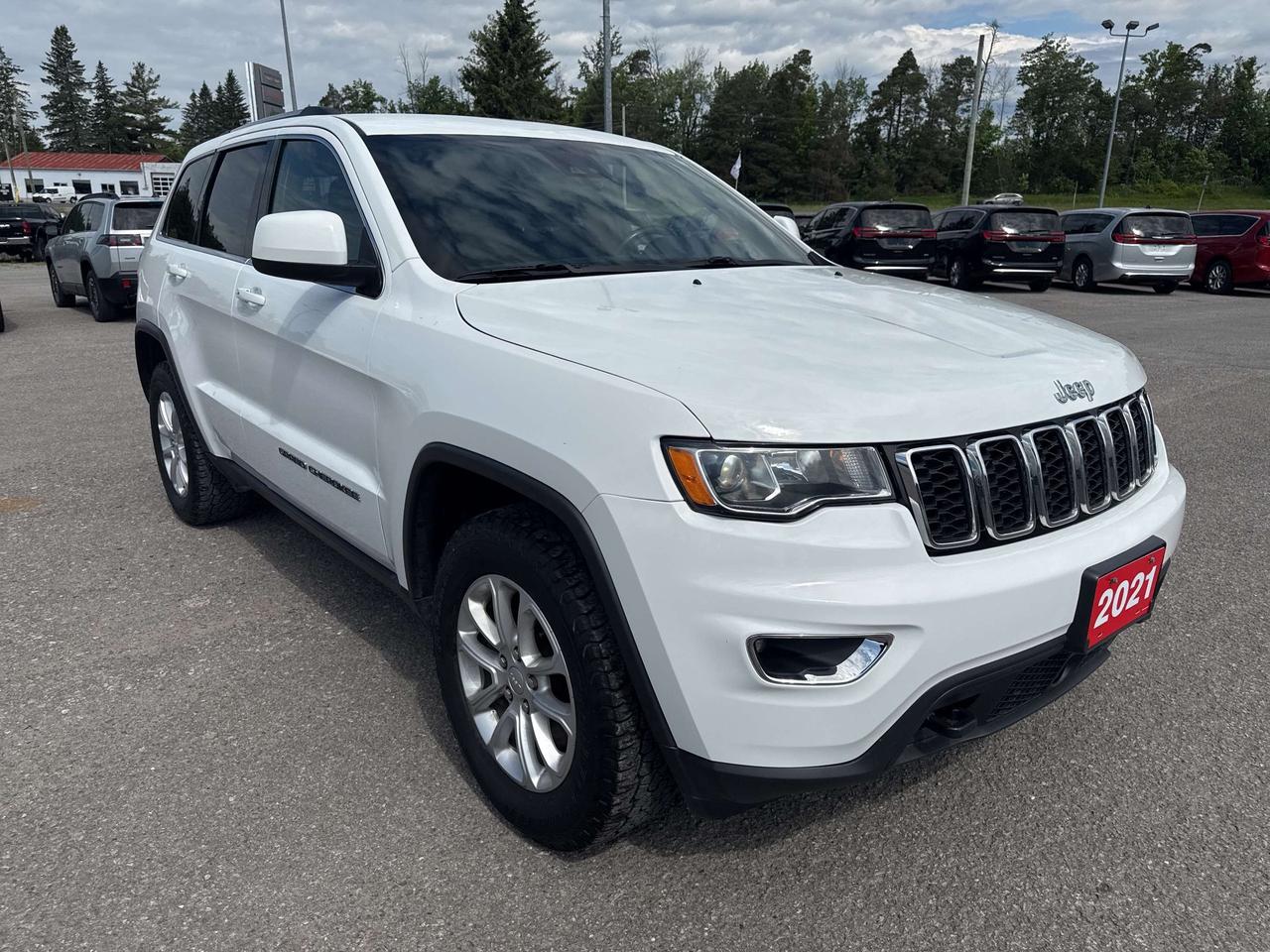 2021 Jeep Grand Cherokee Laredo - htd seats/wheel - remote start Photo