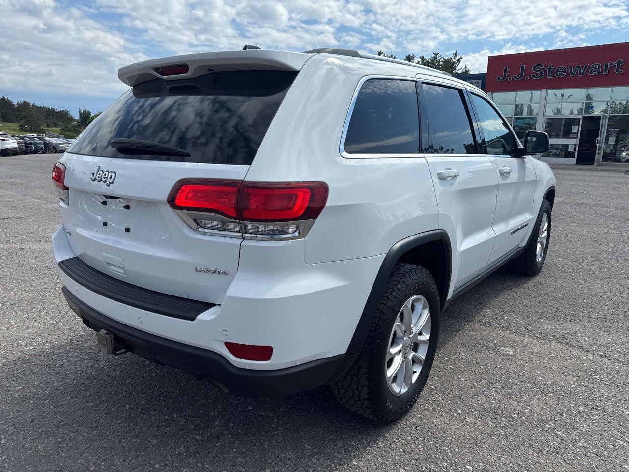2021 Jeep Grand Cherokee Laredo - htd seats/wheel - remote start Photo