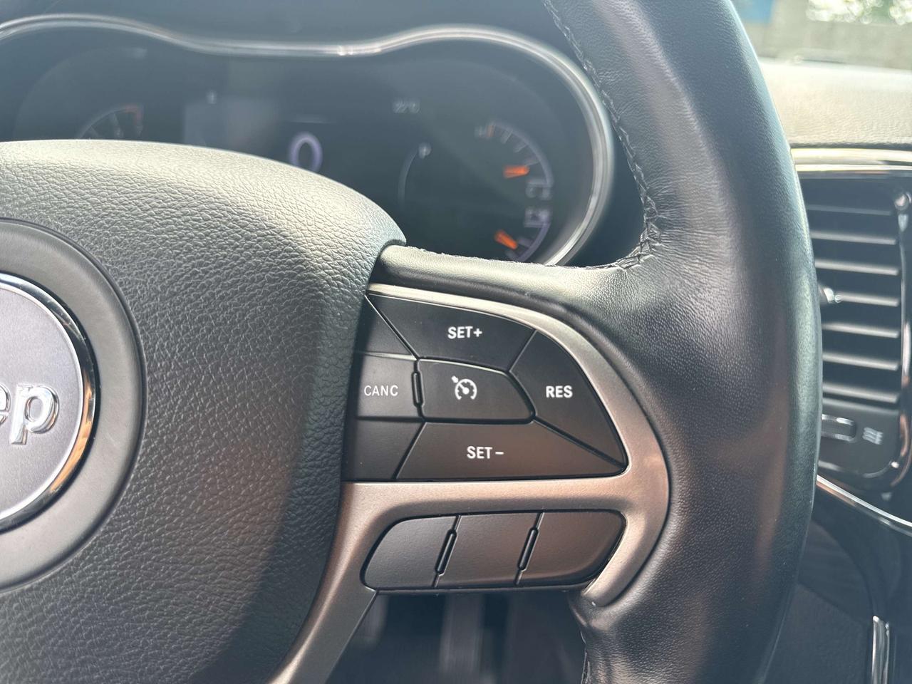 2021 Jeep Grand Cherokee Laredo - htd seats/wheel - remote start Photo