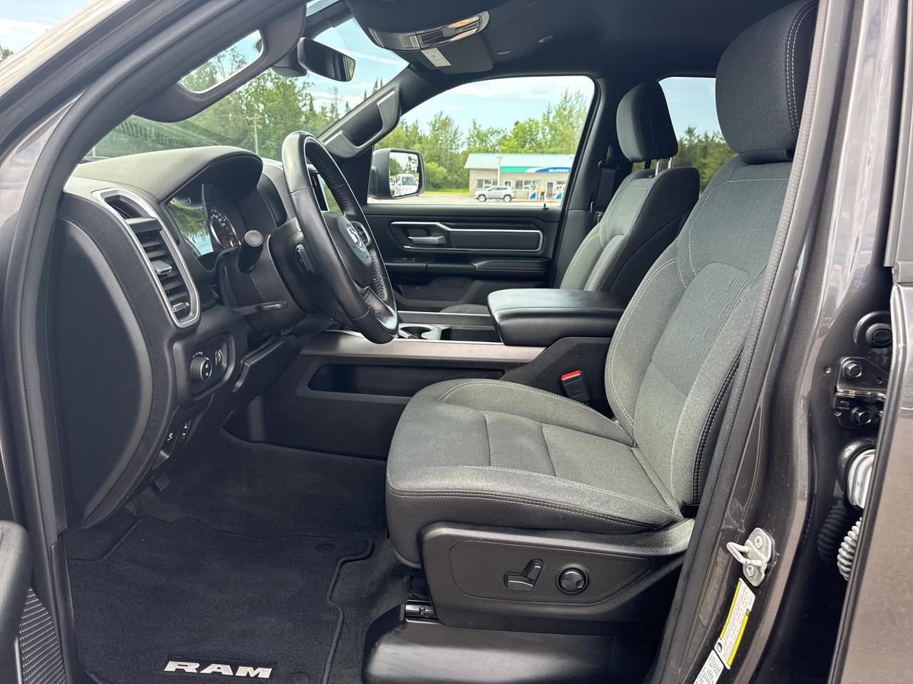 2022 RAM 1500 Big Horn - tow pkg - htd seats/wheel Photo3