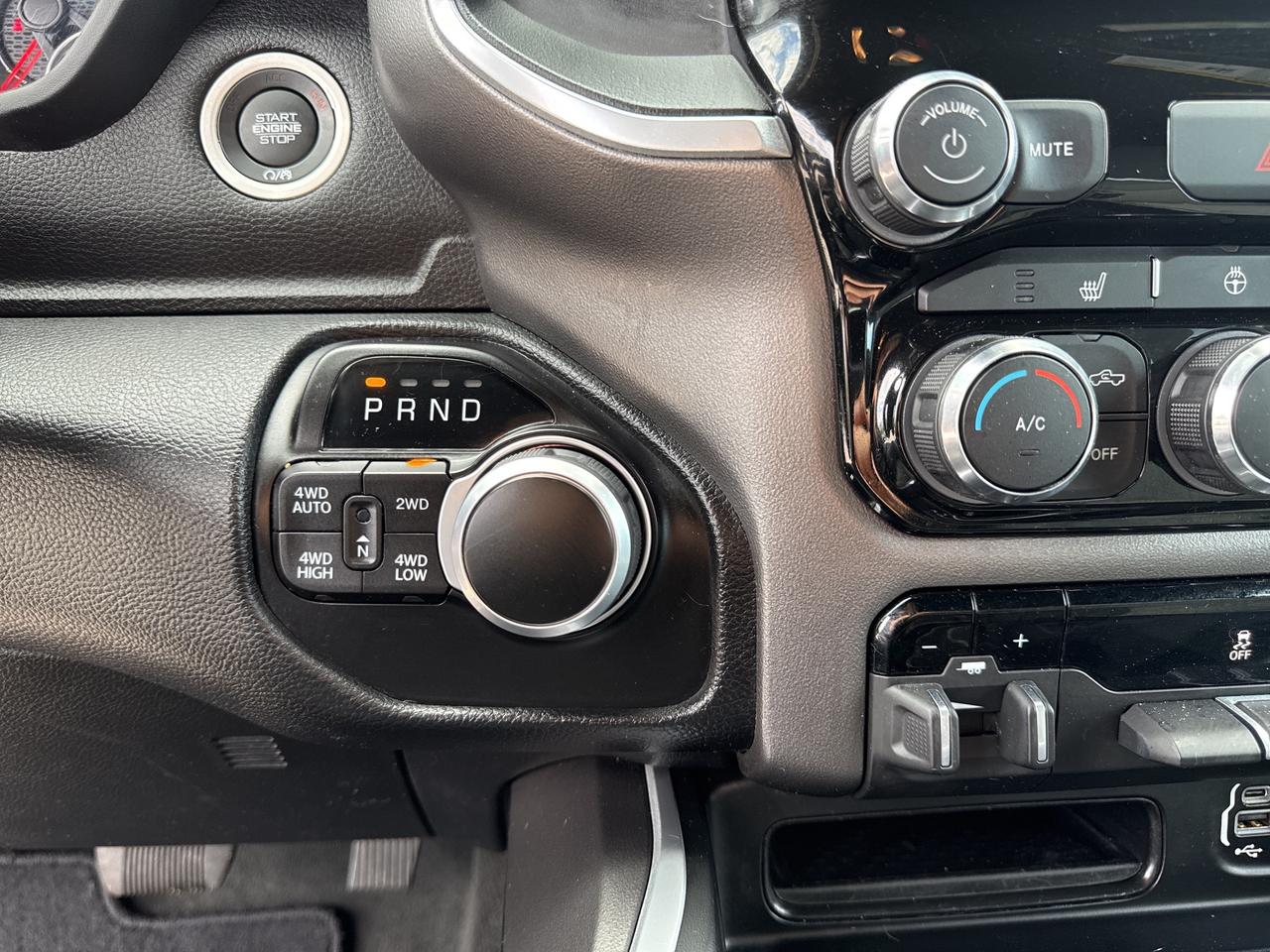 2022 RAM 1500 Big Horn - tow pkg - htd seats/wheel Photo