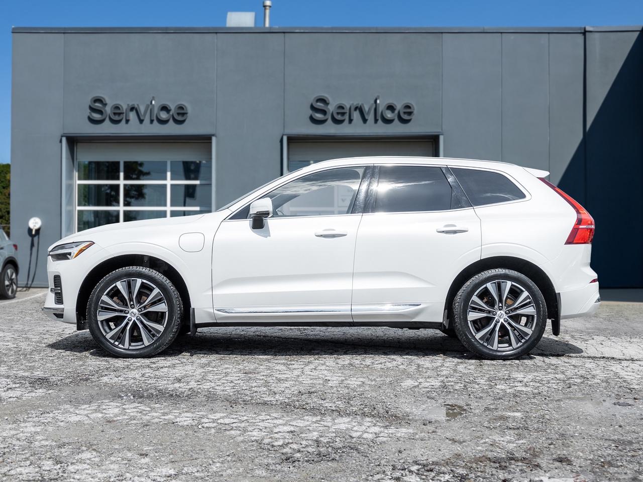 2022 Volvo XC60 Plug-In Hybrid T8 eAWD PHEV Inscription Exp  NEW TIRES & BRAKES Photo2