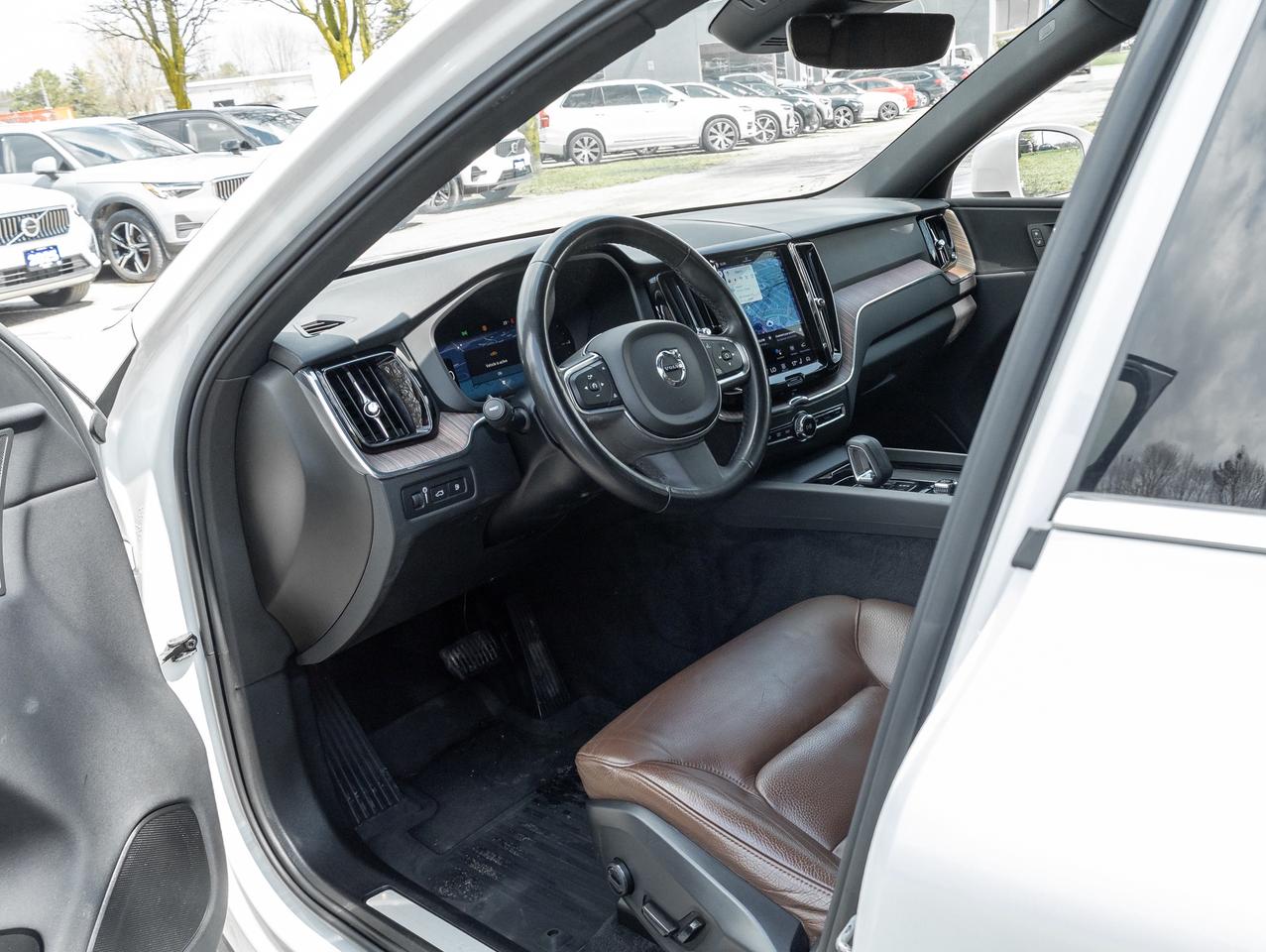 2022 Volvo XC60 Plug-In Hybrid T8 eAWD PHEV Inscription Exp  NEW TIRES & BRAKES Photo