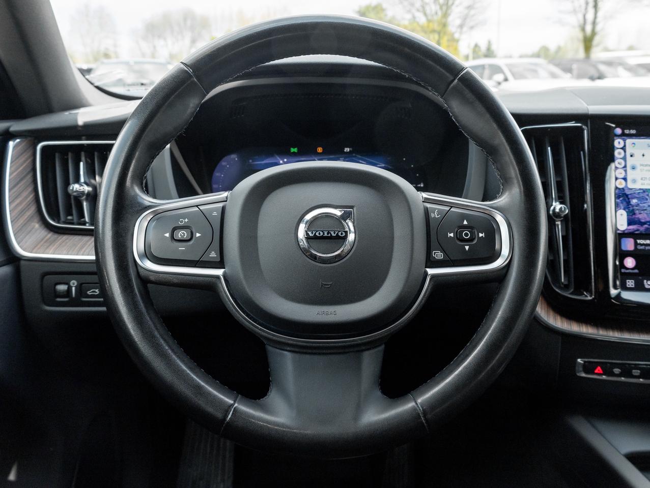2022 Volvo XC60 Plug-In Hybrid T8 eAWD PHEV Inscription Exp  NEW TIRES & BRAKES Photo