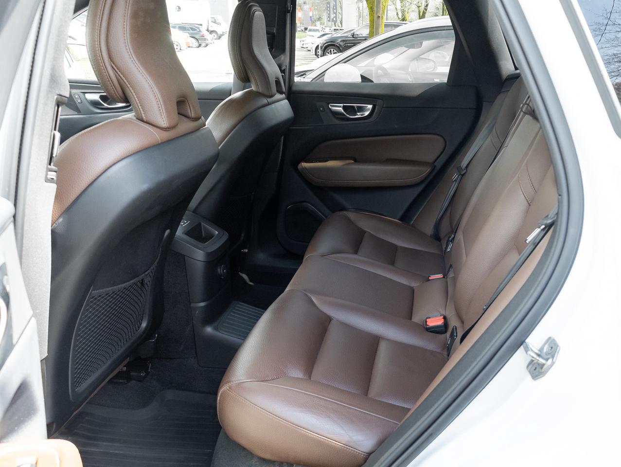 2022 Volvo XC60 Plug-In Hybrid T8 eAWD PHEV Inscription Exp  NEW TIRES & BRAKES Photo