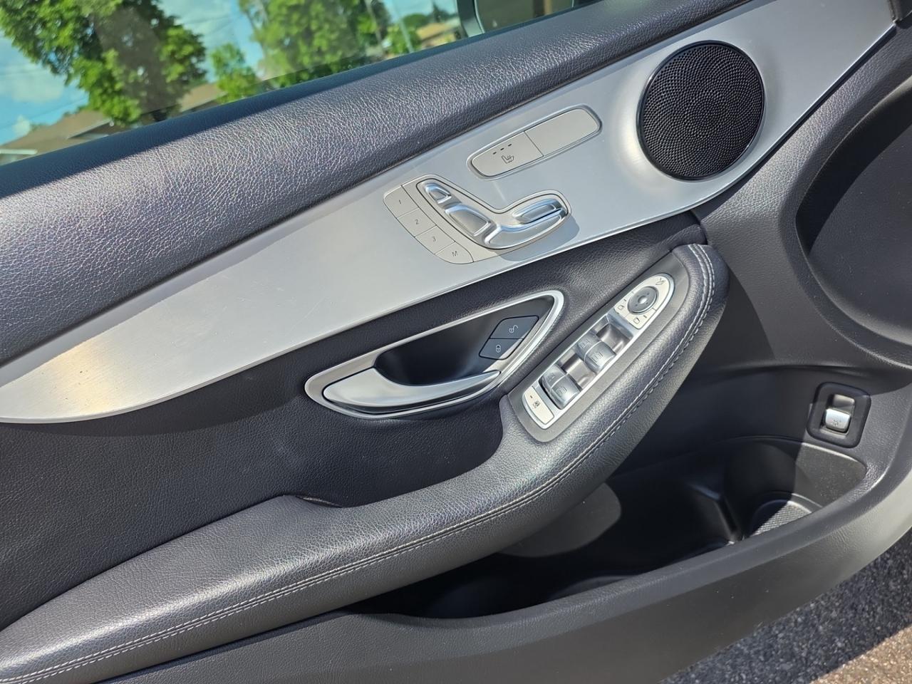 2016 Mercedes-Benz C-Class C300 4MATIC AMG PKG * NO ACCIDENTS / PANO / BLIND Photo