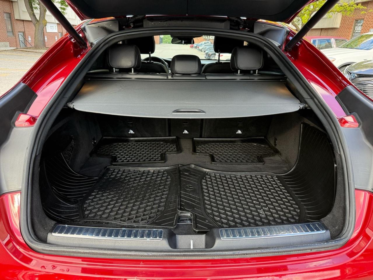 2018 Mercedes-Benz GLC-Class GLC 300 4MATIC Coupe, DISTRONIC PLUS Photo
