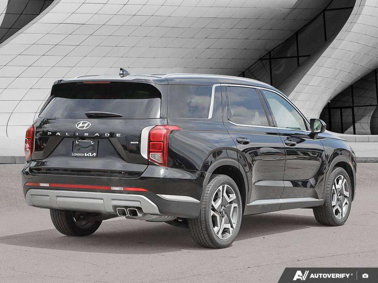 2024 Hyundai PALISADE Preferred   8 Passenger   AWD   Heated Seats   Apple CarPlay   Sunroof Photo