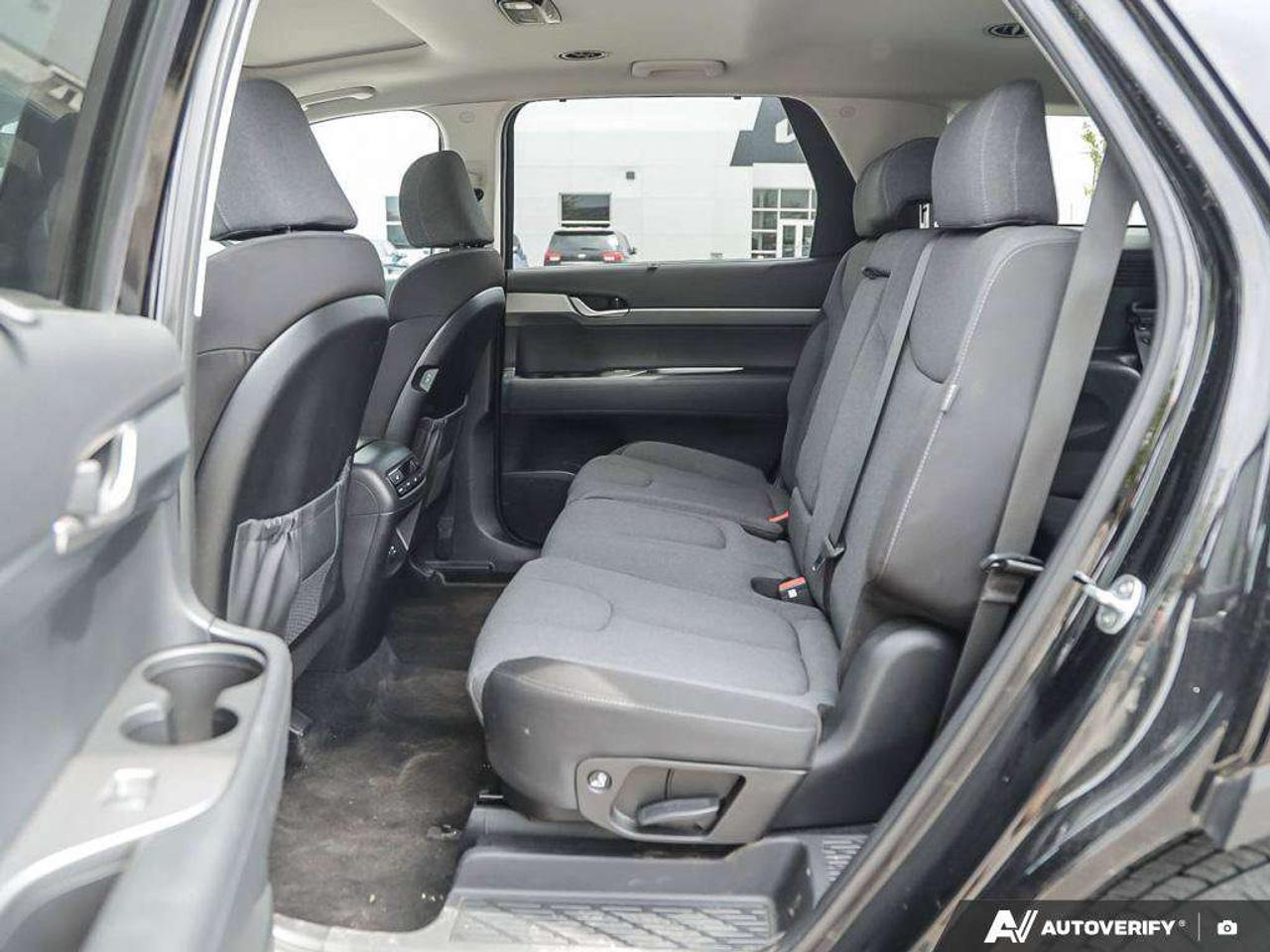 2024 Hyundai PALISADE Preferred   8 Passenger   AWD   Heated Seats   Apple CarPlay   Sunroof Photo