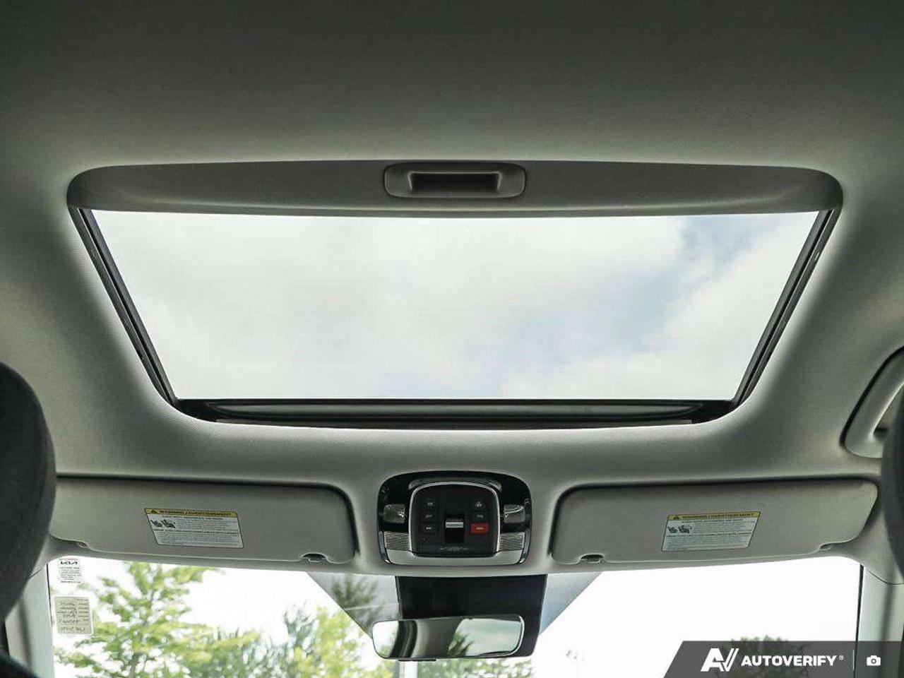 2024 Hyundai PALISADE Preferred   8 Passenger   AWD   Heated Seats   Apple CarPlay   Sunroof Photo