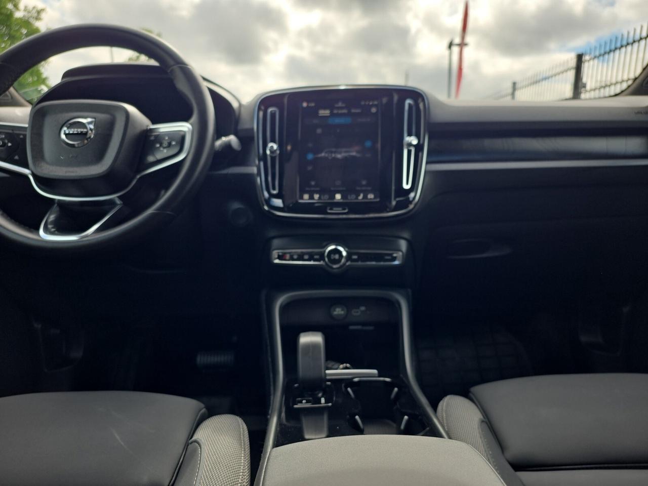 2024 Volvo XC40 Recharge Pure Electric Twin eAWD Plus * DRIVER ASSIST / CARPLAY / ROOF / Photo
