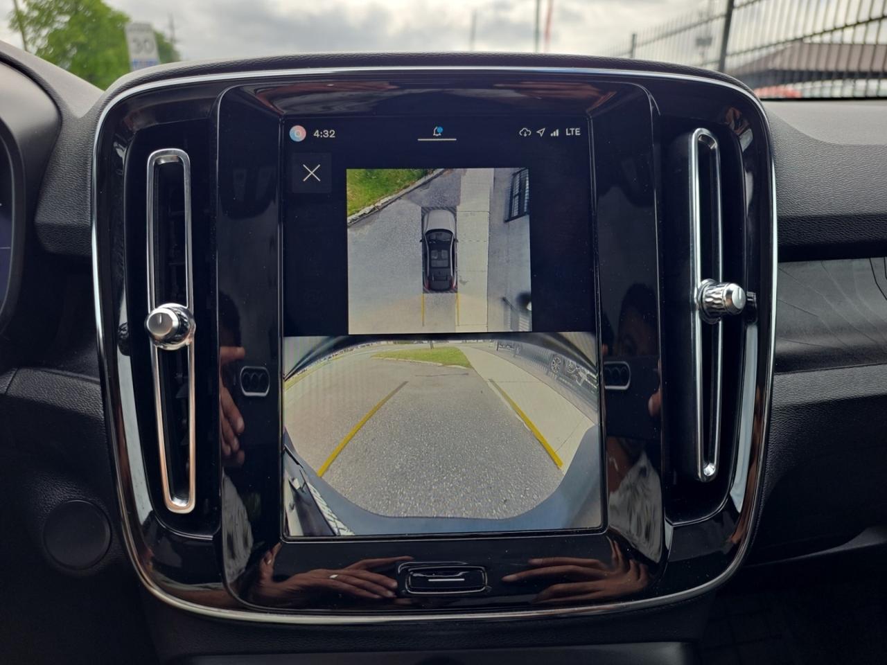 2024 Volvo XC40 Recharge Pure Electric Twin eAWD Plus * DRIVER ASSIST / CARPLAY / ROOF / Photo